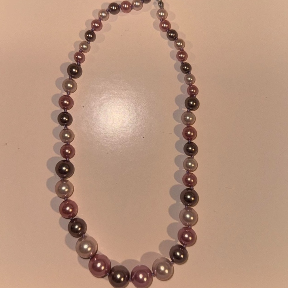 Elegant Pink and Silver Pearl Necklace